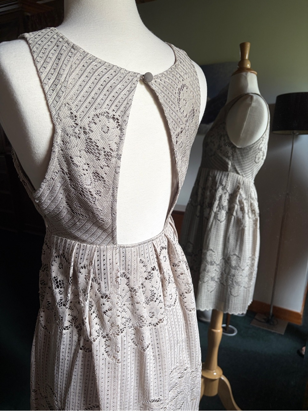 Free People short lace dress with raw hem and open back - Picture 6 of 10